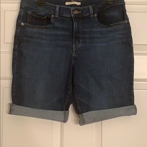 Levi’s jean shorts SZ 31